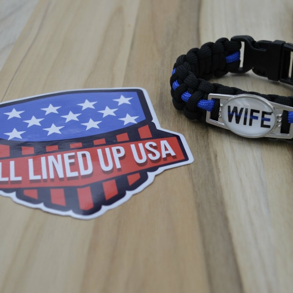 Thin Blue Line Wife Paracord Bracelet